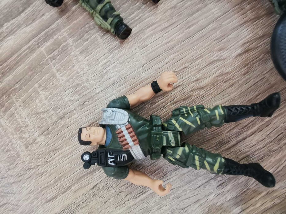 Продавам детски играчки уникат  от Германия - полицай на сафари,