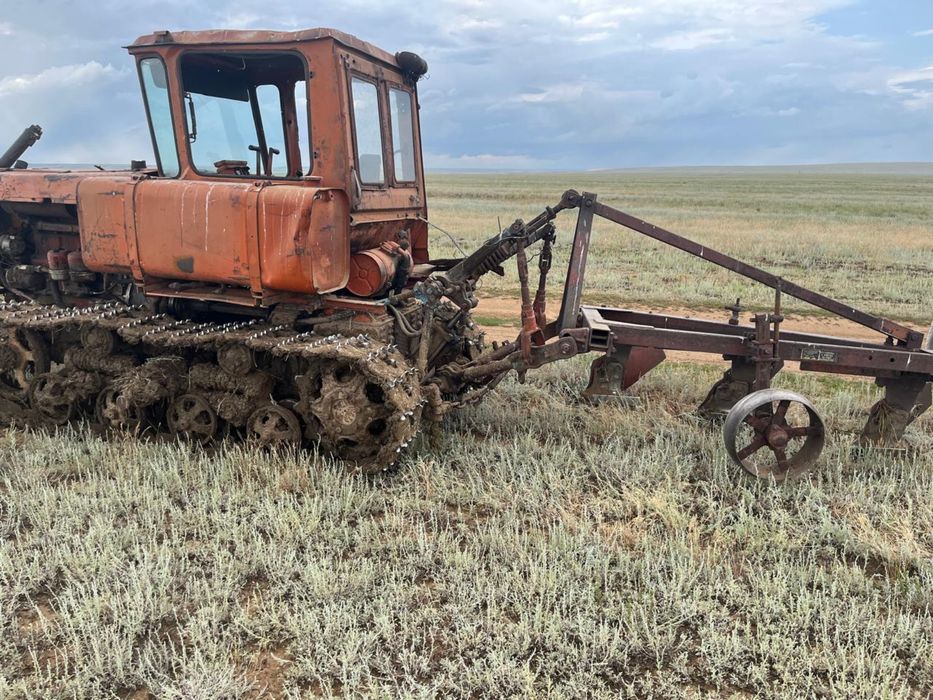 Продам  гусеничный трактор