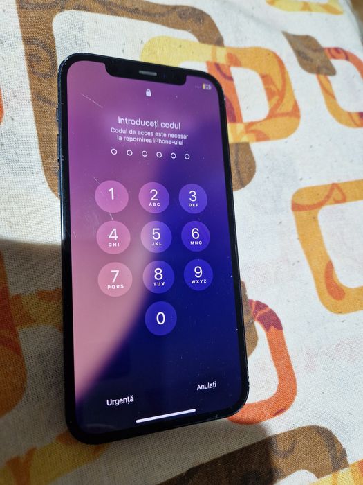 Vând iPhone 12 - Black