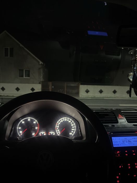 Vând Volkswagen Golf 5, motor 1.9 TDI
