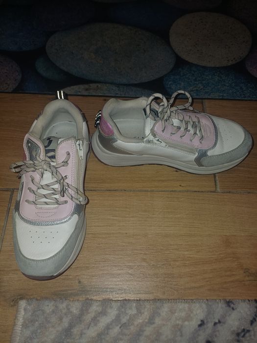 Кроссовки на девочку