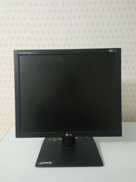 Монитор старый, две штуки