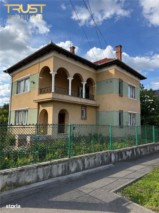 Casa cu 5 camere l 406 MP Teren l Garaj l Andrei Muresanu