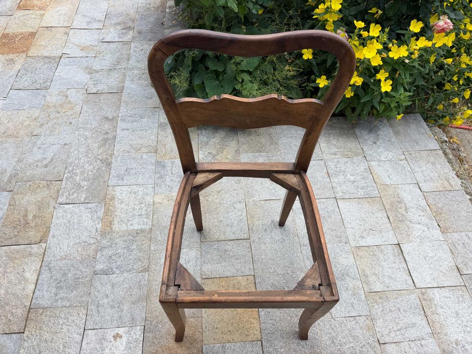 Продавам стол от масив