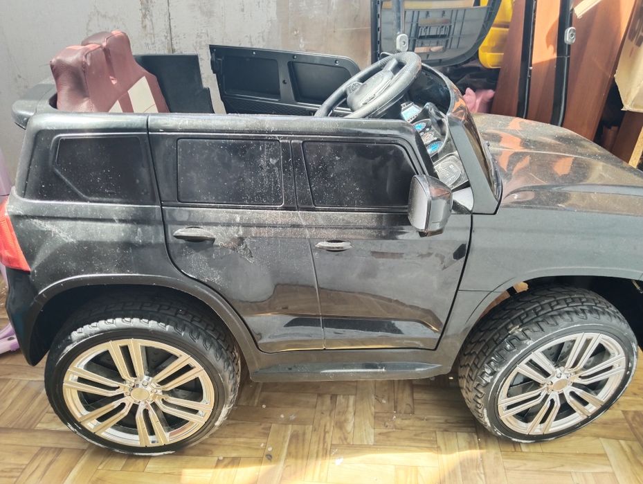 Продам машину детскую