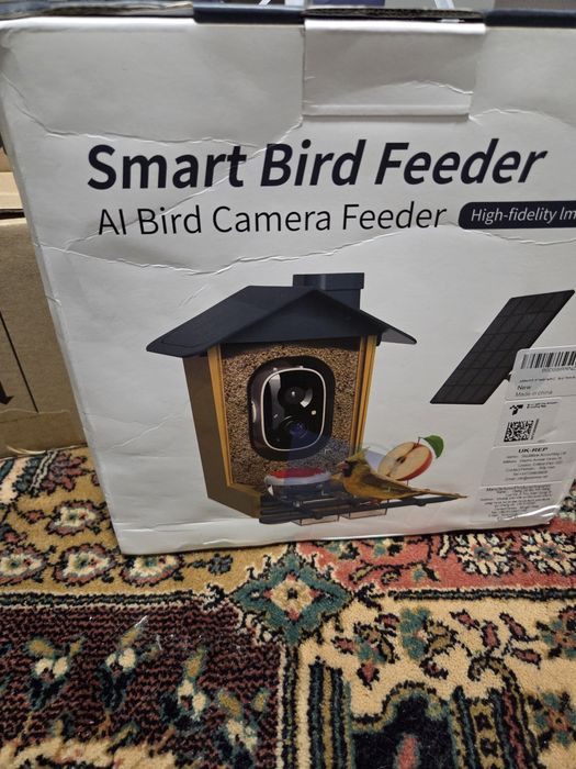 Hrănitoare inteligentă de păsări  si panou solar