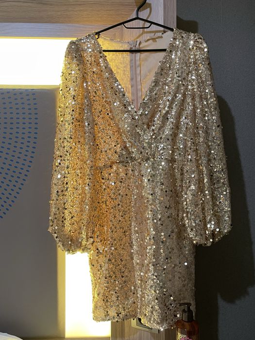 Комплект златиста рокля р-р S и златисти боти р-р 38