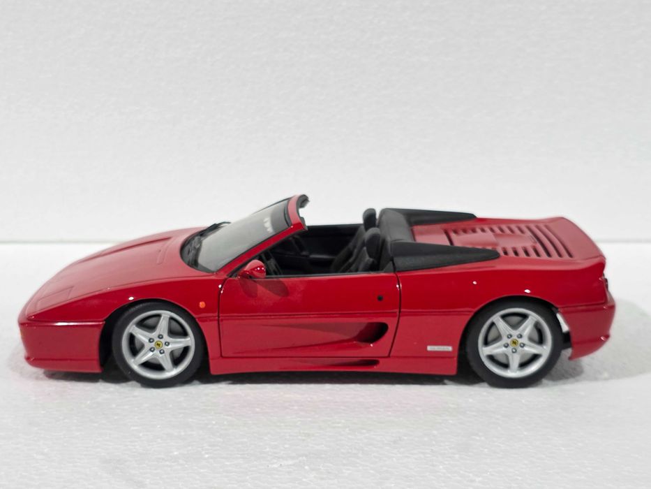Macheta Auto 1/18 UT Models Ferrari F355 Spider