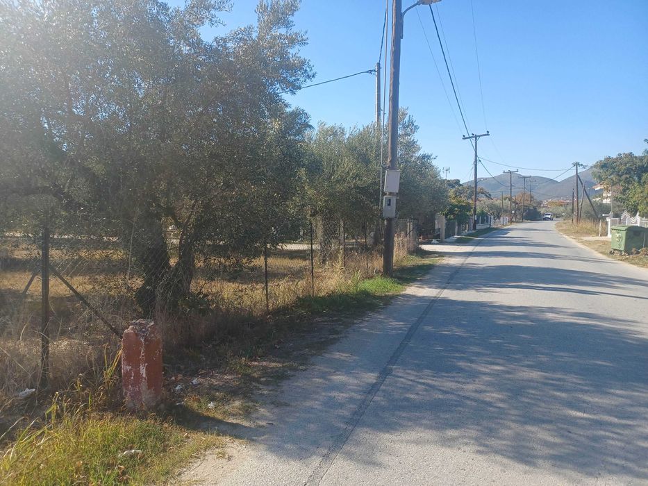 Продава ТОП парцел 300м2 на пътя към плажа Паралия Врасна,Гърция