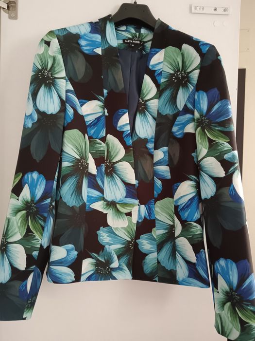 Рокля със сако.Може и поотделно.