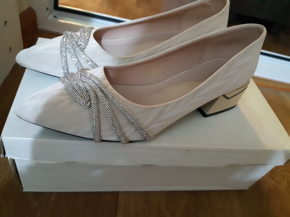 Ок айоллар туфлиси