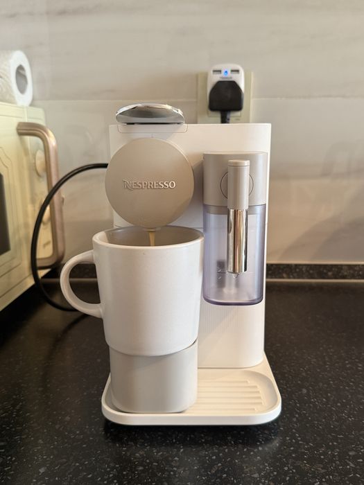 Кофемашина Nespresso Lattissima One Evo