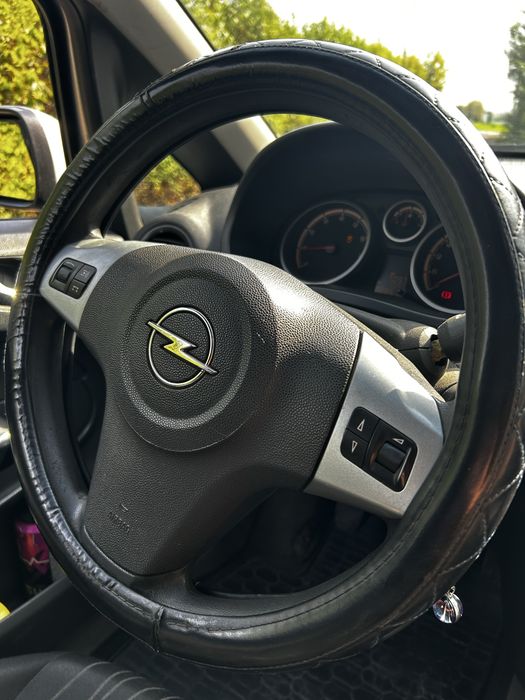 Опель корса д продам