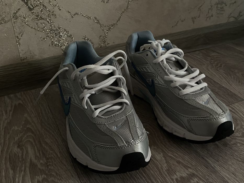 Продажа кросовак 15к возможно торг