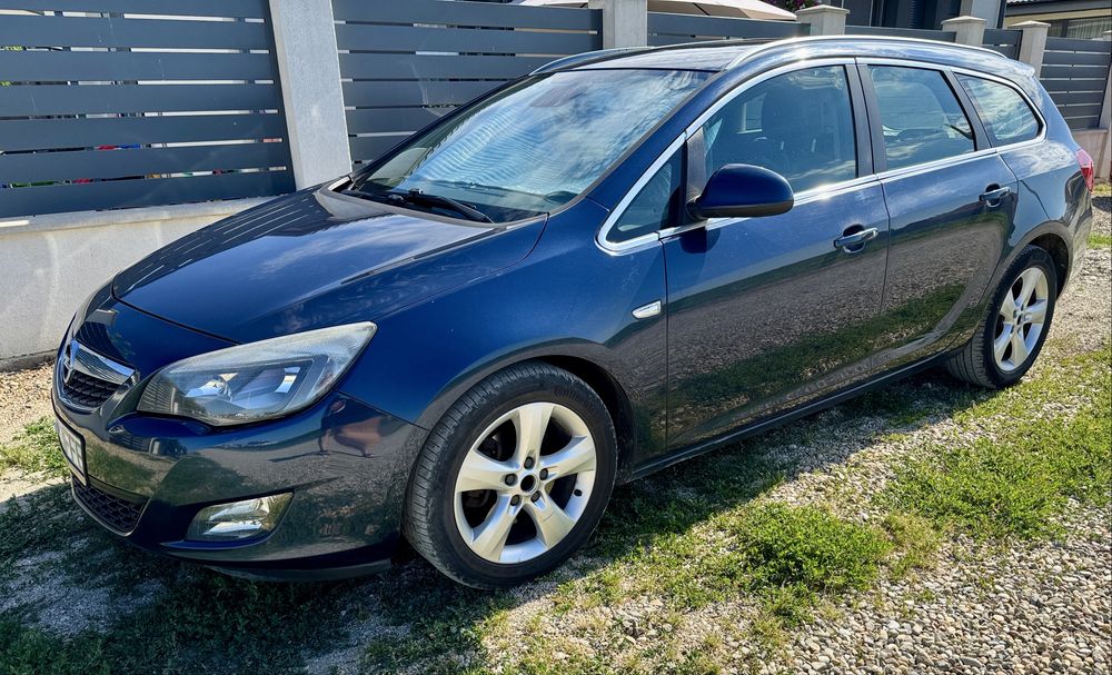 Opel Astra J Sports Tourer 1.7 CDTI 110 CP | 2012