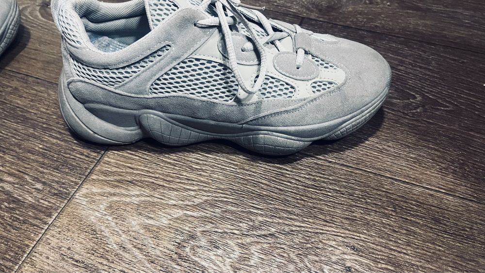 Продам новые кроссовки