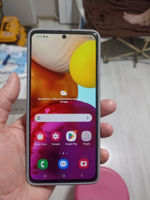 Продам телефон Samsung A71.