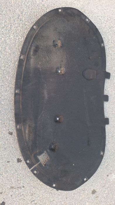 Предпазна кора на преден капак за vw  passat b7