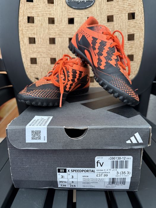 Продавам футболни обувки Адидас - номер 35 1/2