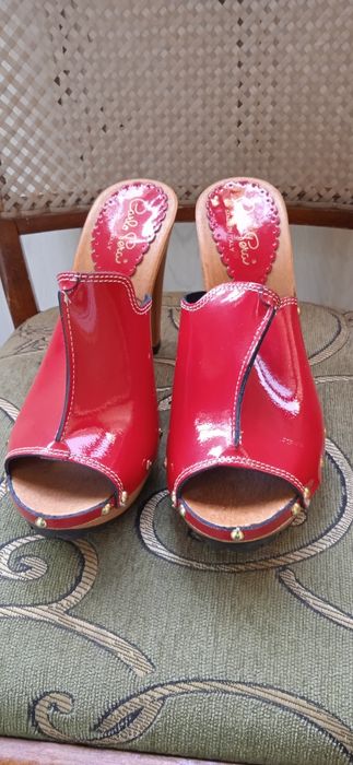 Оригинальные кожаные сабо Pera Carlo.