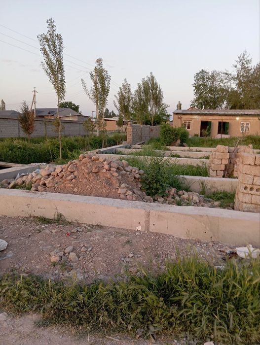 Уртасаройда  6 сотх ер сотилади Куйликдан 10 минутли йу́л