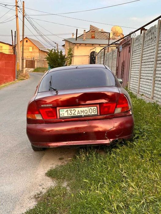 митсубиси каризма