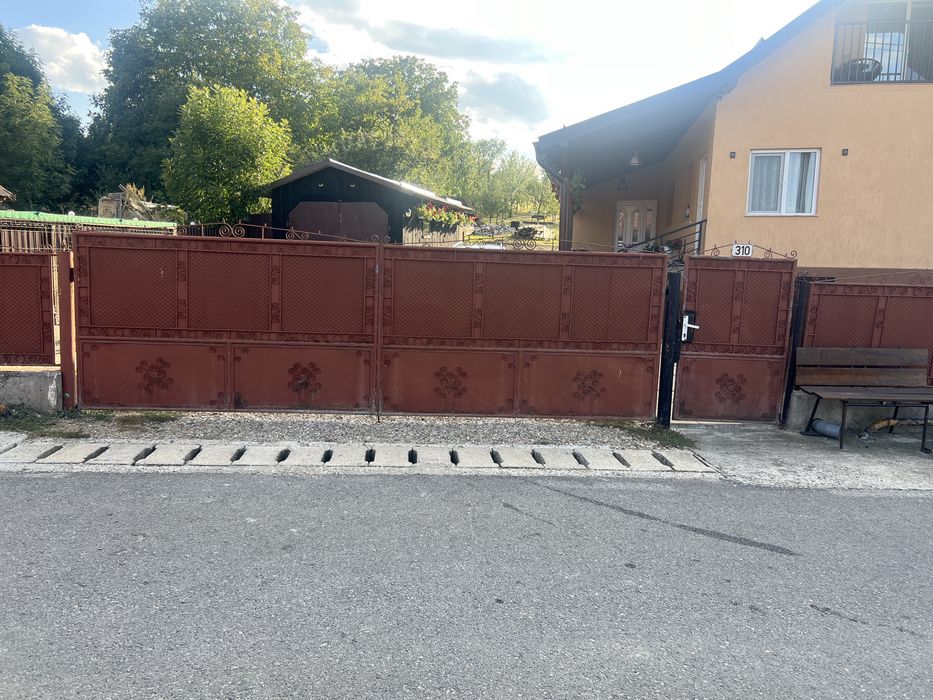 Panouri gard Doua porti mari O poarta pietonala