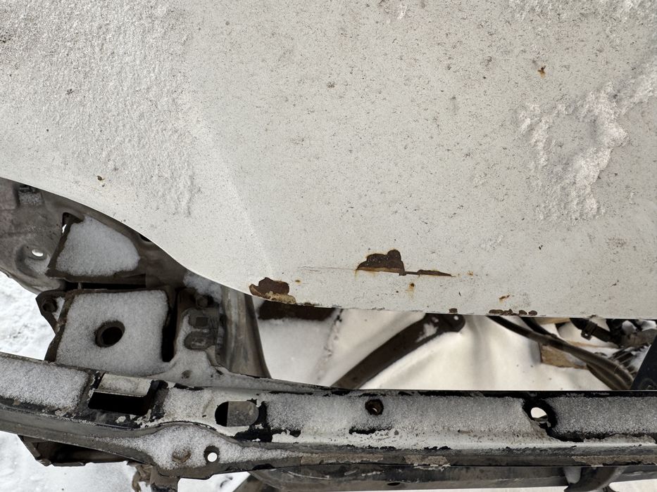 Капот Тойота карина е оригинал