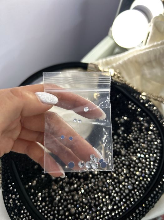 Лимитирана оригинална дамска чанта Guess с камъни