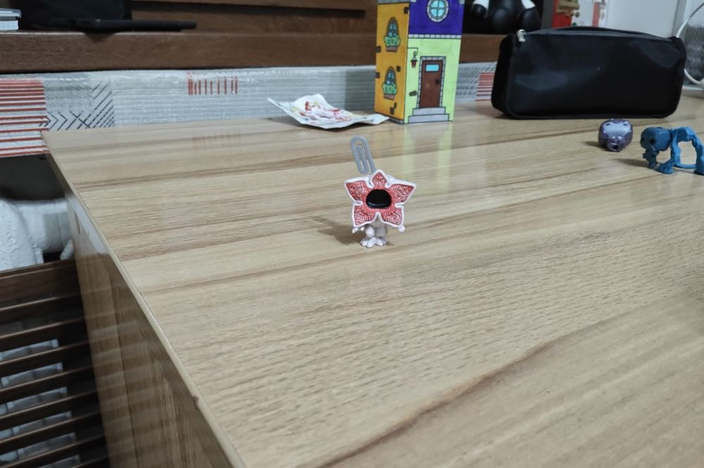 Продам фигурки очень странные дела