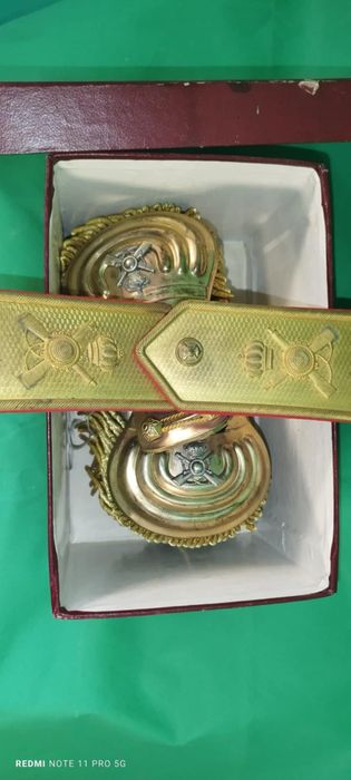 Еполети ордени медали пагони нашивки отличия