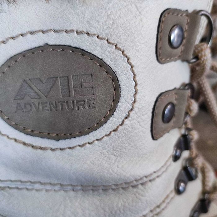 Боти апрески в бяло