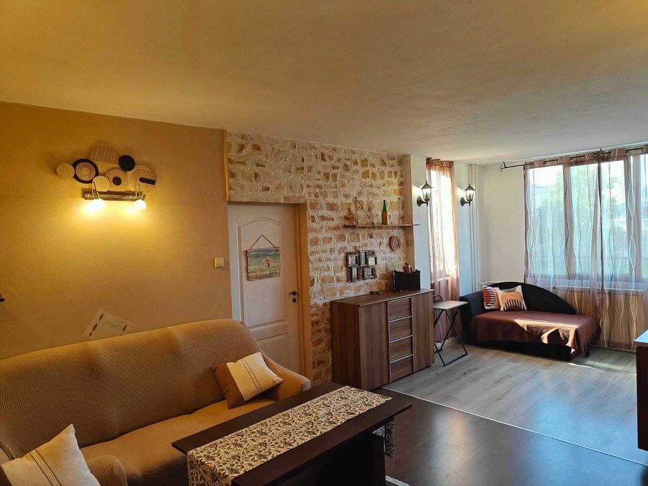 Дава се под наем Тристаен апартамент в София, Изток - 80 кв.м за 650 € - Снимка #1