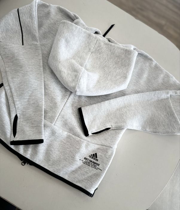 Спортен екип на Adidas