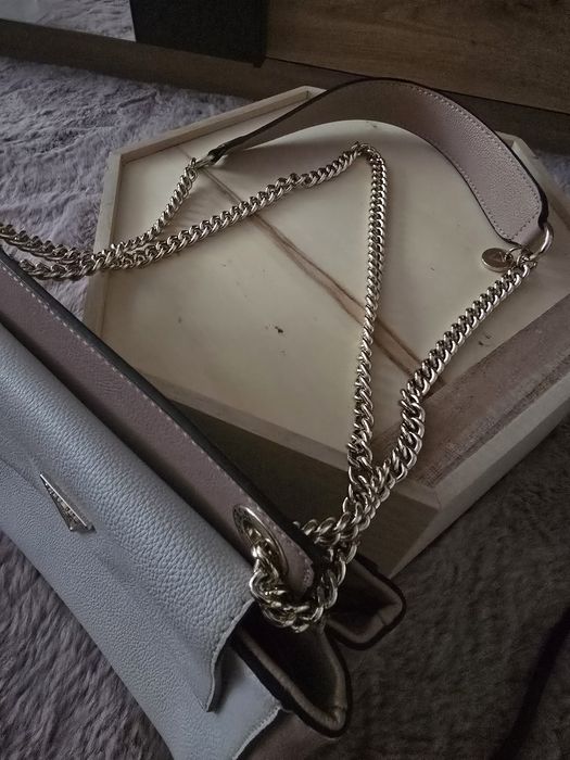 Чанта GUESS, отлично състояние