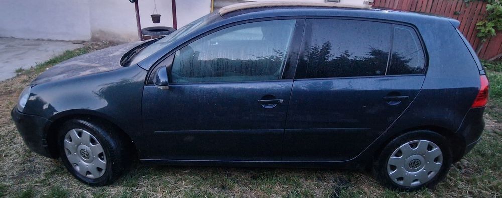 Vând Volkswagen Golf 5 1.6 mpi