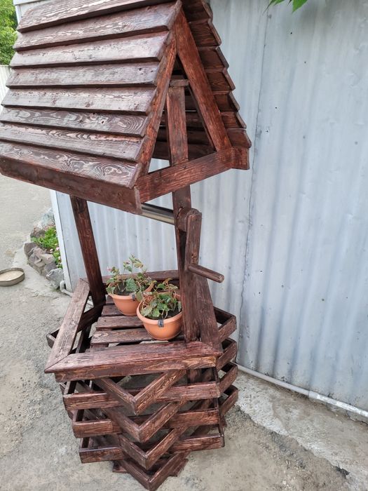 Колодец декоративный для сада