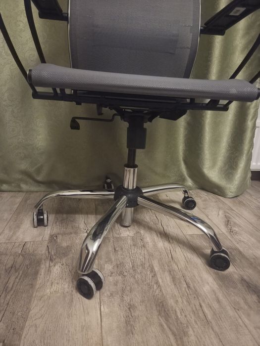 Офисное кресло Метта
