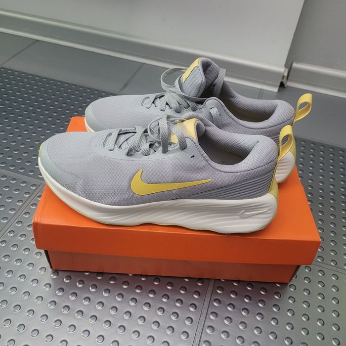 Маратонки    Nike