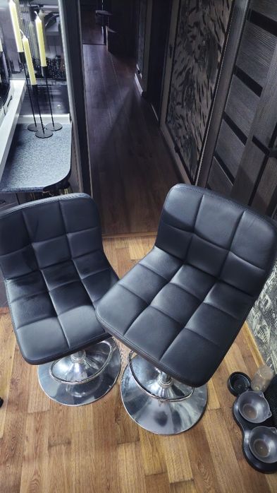 Продам 2 барных стула