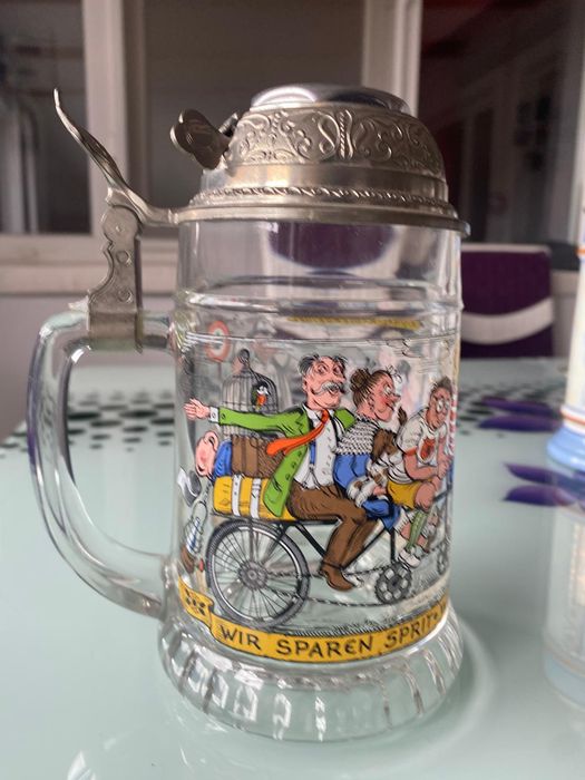 Halbă de bere veche cu capac pictată  manual,0,5 l