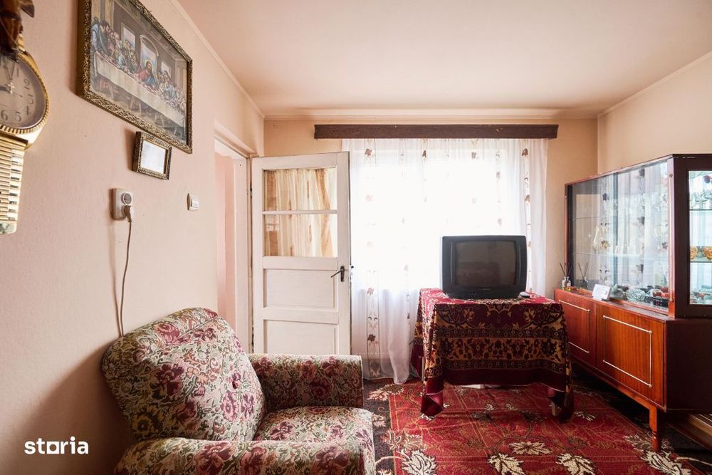 Casa individuala  Leresti la strada principala+ teren 831 mp, utilitat