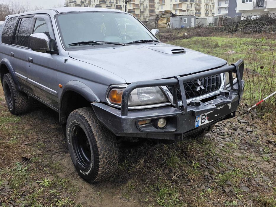 Pajero sport 4x4 offroad mitsubishi pajero shogun landcruiser l200