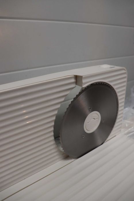 Електрическа домашна резачка YASHE 180W с назъбено острие 17 см