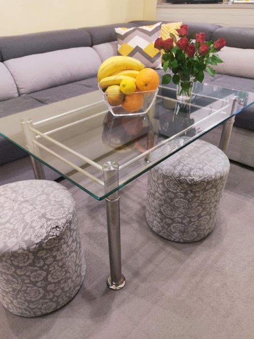 Маса и табуретки