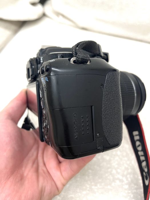 Canon 600d продам