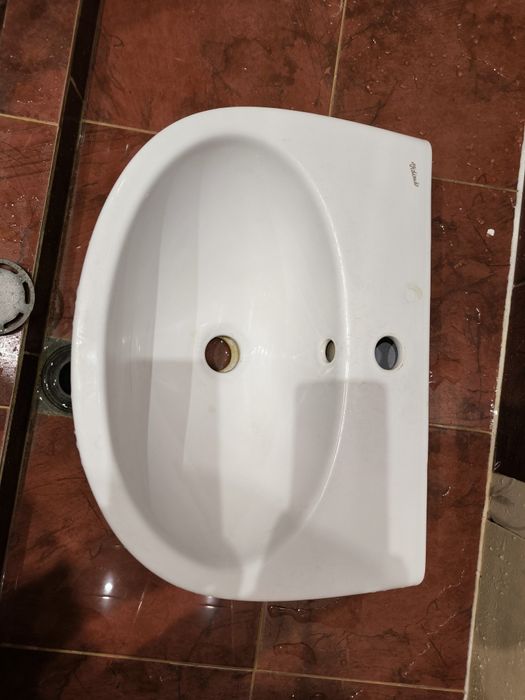 Ботуш с мивка за баня