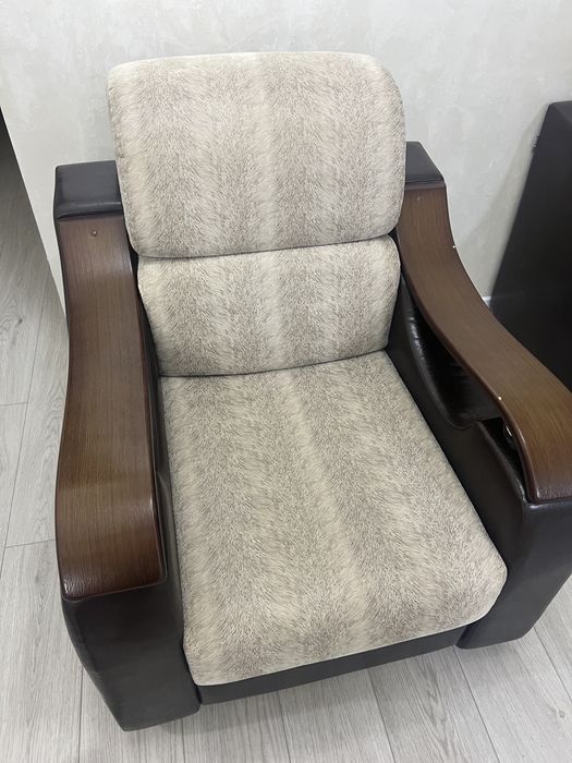 Диван кресло две штуки