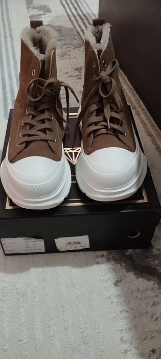 Продам новую обувь