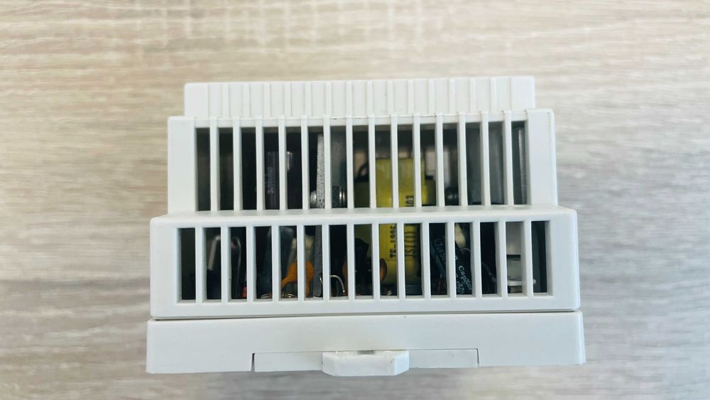 Sursa de alimentare MEAN WELL 24V, 1.5A cu montare pe sina DIN